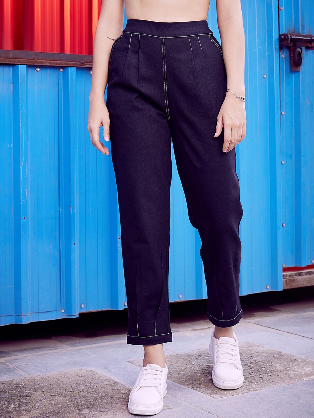 

Athena Women Black Tapered Fit Mid-Rise Clean Look Jeans