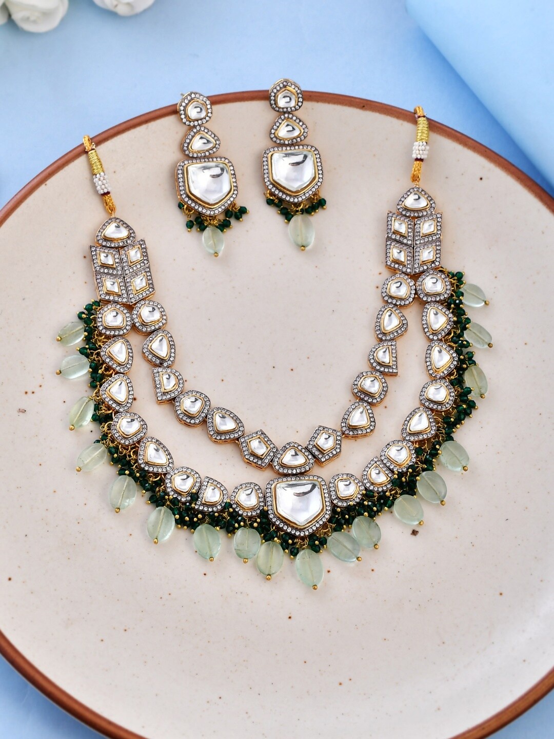 

Ishhaara Brass-Plated Kundan Stone-Studded Kundan And Earrings, Gold