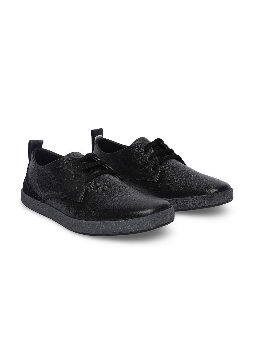 

Buckaroo Men Textured Leather Derbys, Black