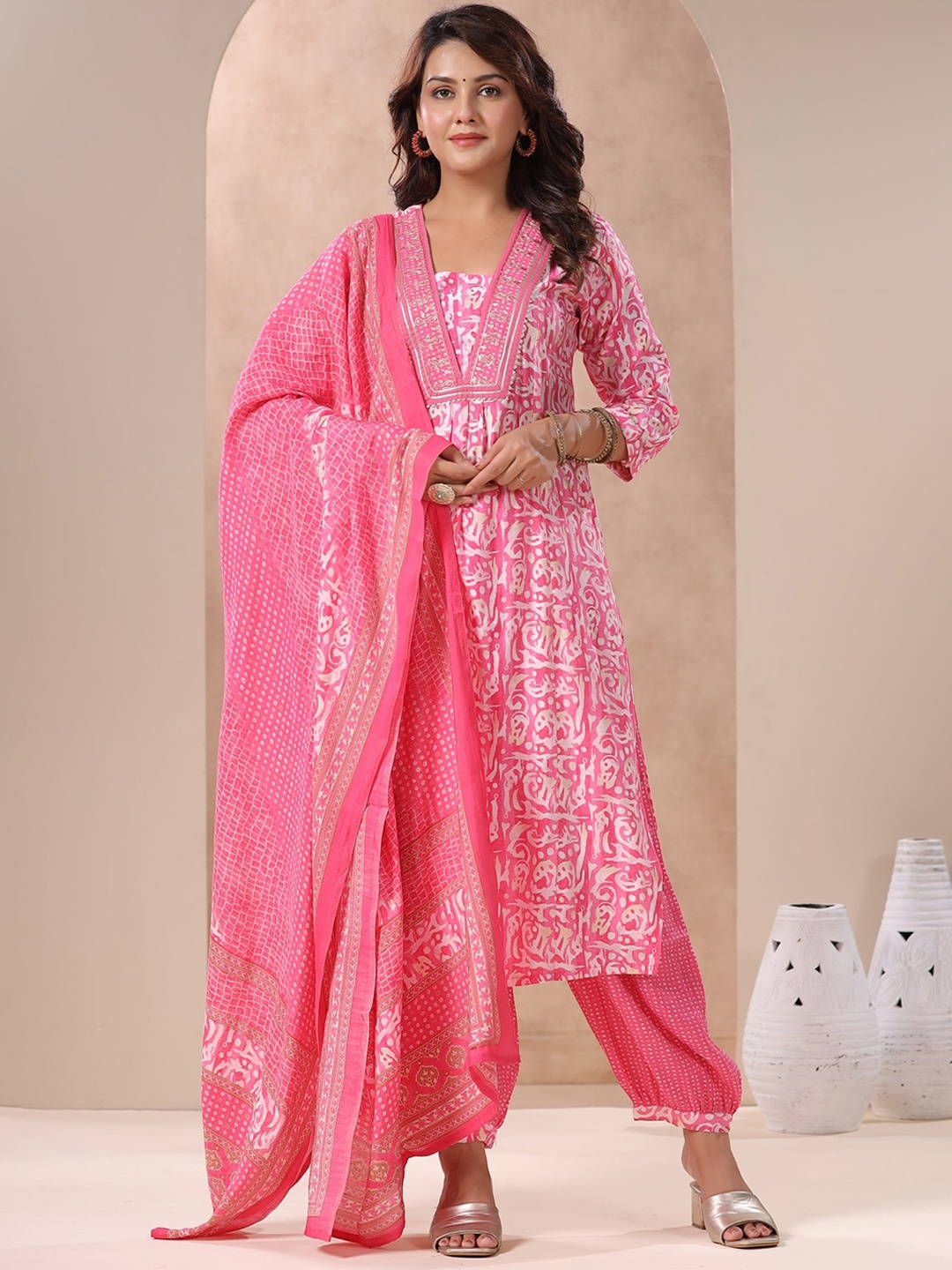 

EtnicaWear Ethnic Motifs Printed Gotta Patti Pure Silk Kurta With Salwar & Dupatta, Pink