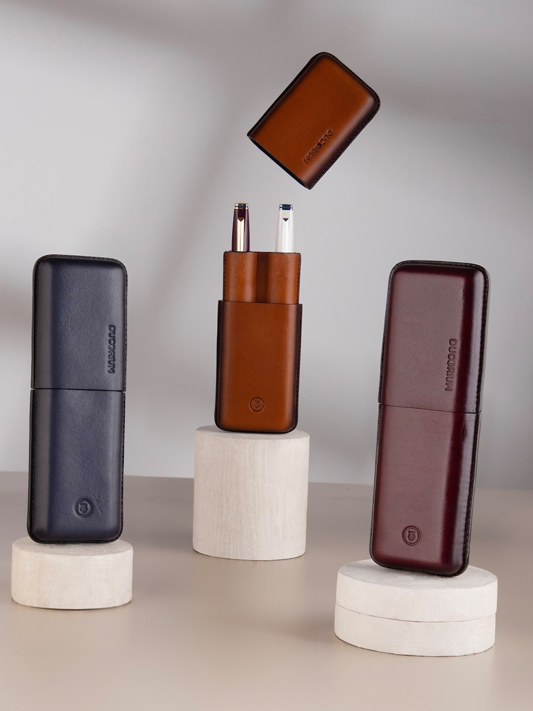 

Lapis Bard Bordeaux Ducorium Moulded Pen Case, Purple