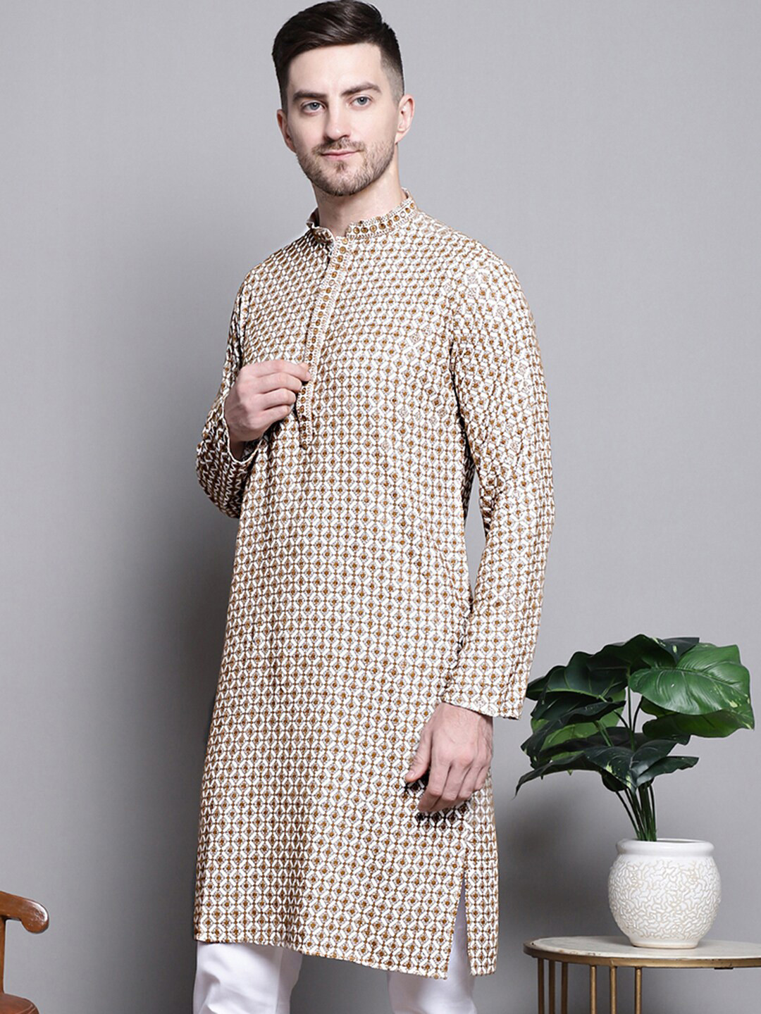 

Jompers Geometric Embroidered Thread Work Sequinned Pure Cotton Kurta, Cream