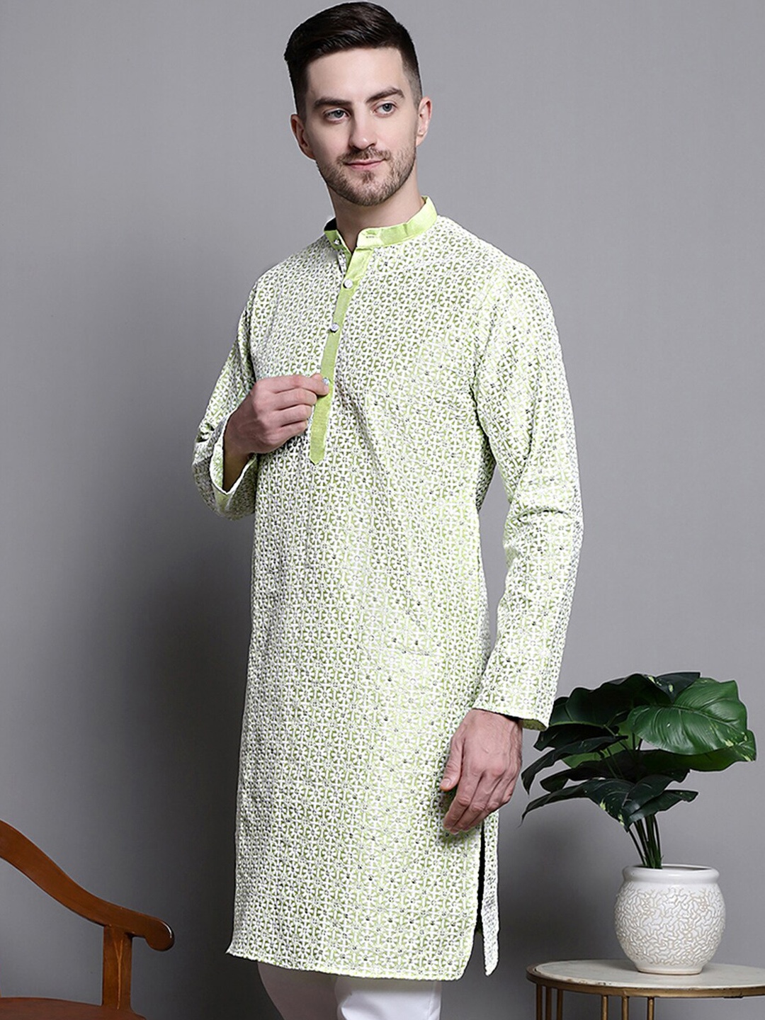 

Jompers Floral Embroidered Thread Work Sequinned Straight Kurta, Green