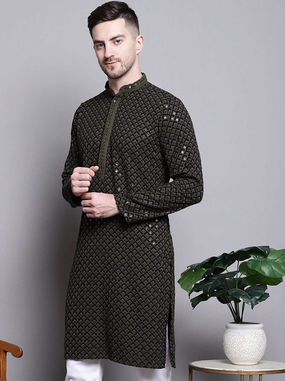 

Jompers Mandarin collar Ethnic Motif Embroidered Thread Work Straight Cotton Kurta, Black