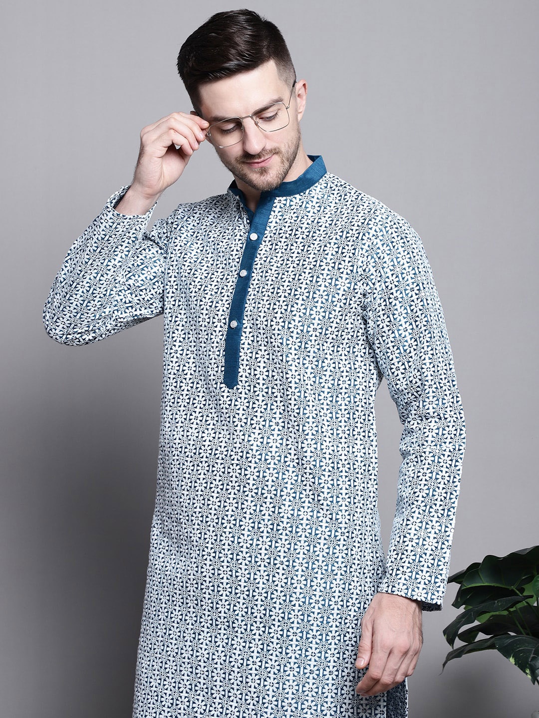 

Jompers Floral Embroidered Thread Work Sequinned Straight Kurta, Blue