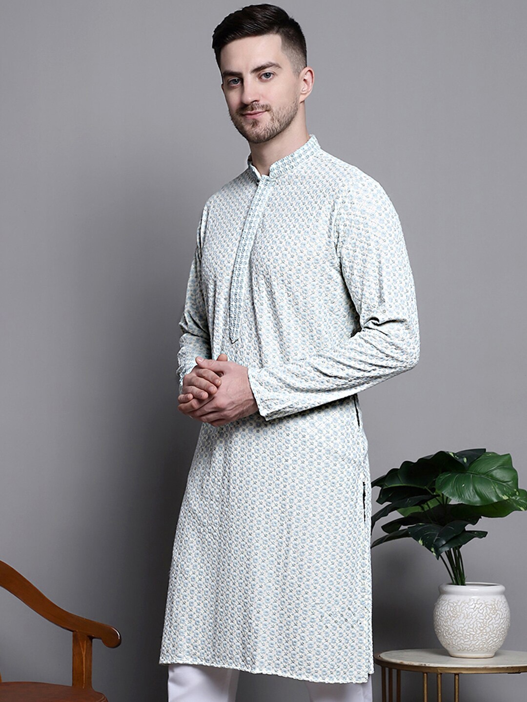 

Jompers Floral Embroidered Thread Work Pure Cotton Kurta, Blue