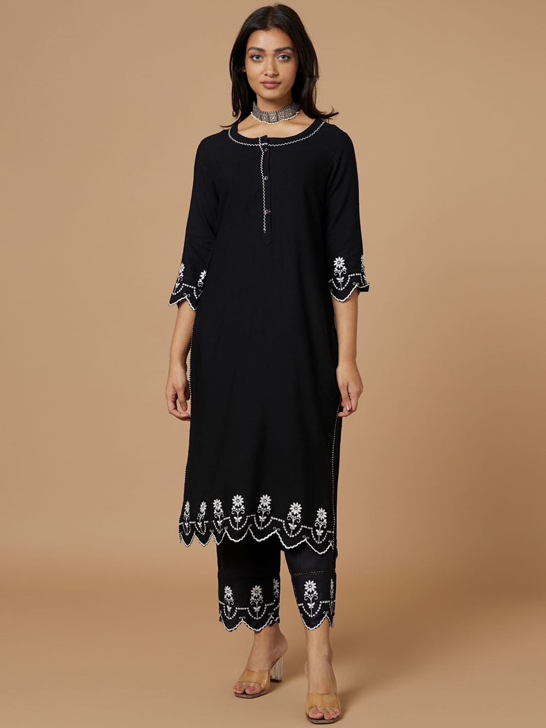

Bombay Bloom Floral Embroidered Linen Kurta with Trousers, Black
