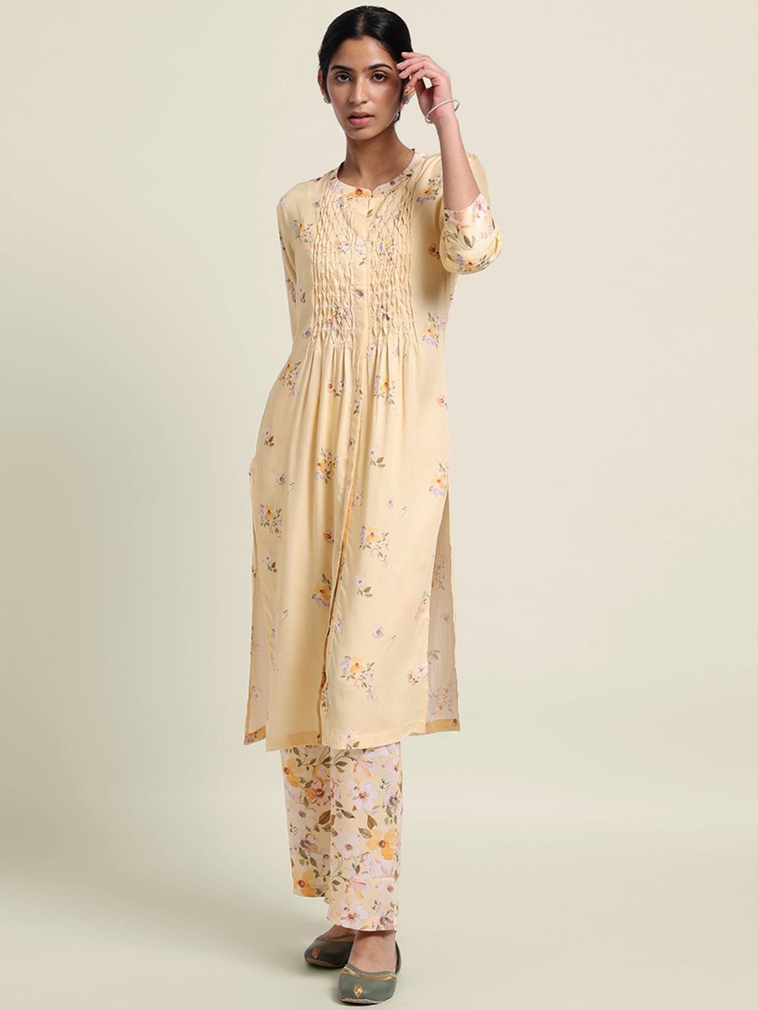 

Bombay Bloom Women Yellow Floral Printed Regular Linen Kurta with Trousers