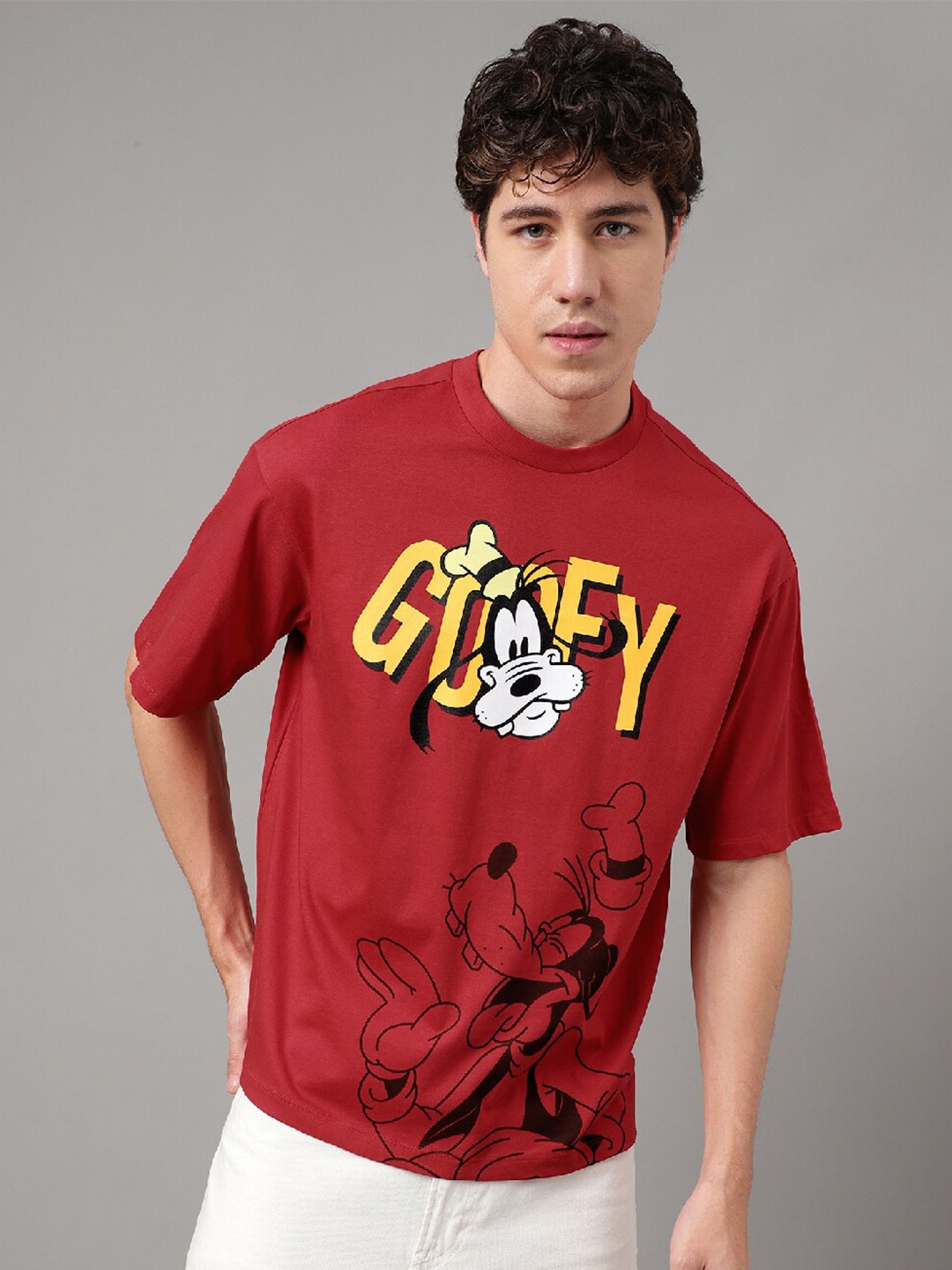 

Free Authority Mickey & Friends Printed Round Neck Loose Fit T-shirt, Red