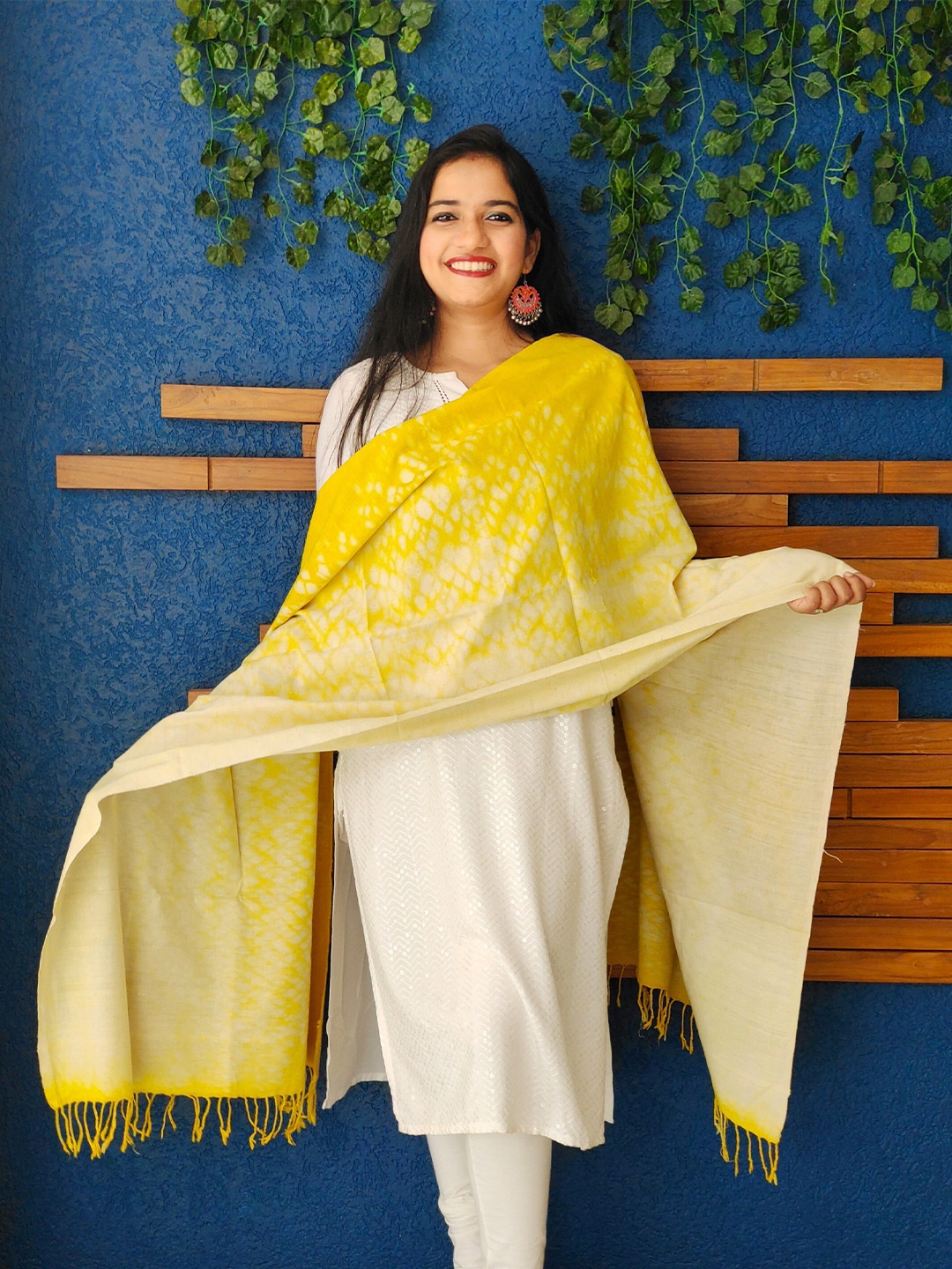 

Apaapi Threads of glory Tie and Dyed Stole, Yellow