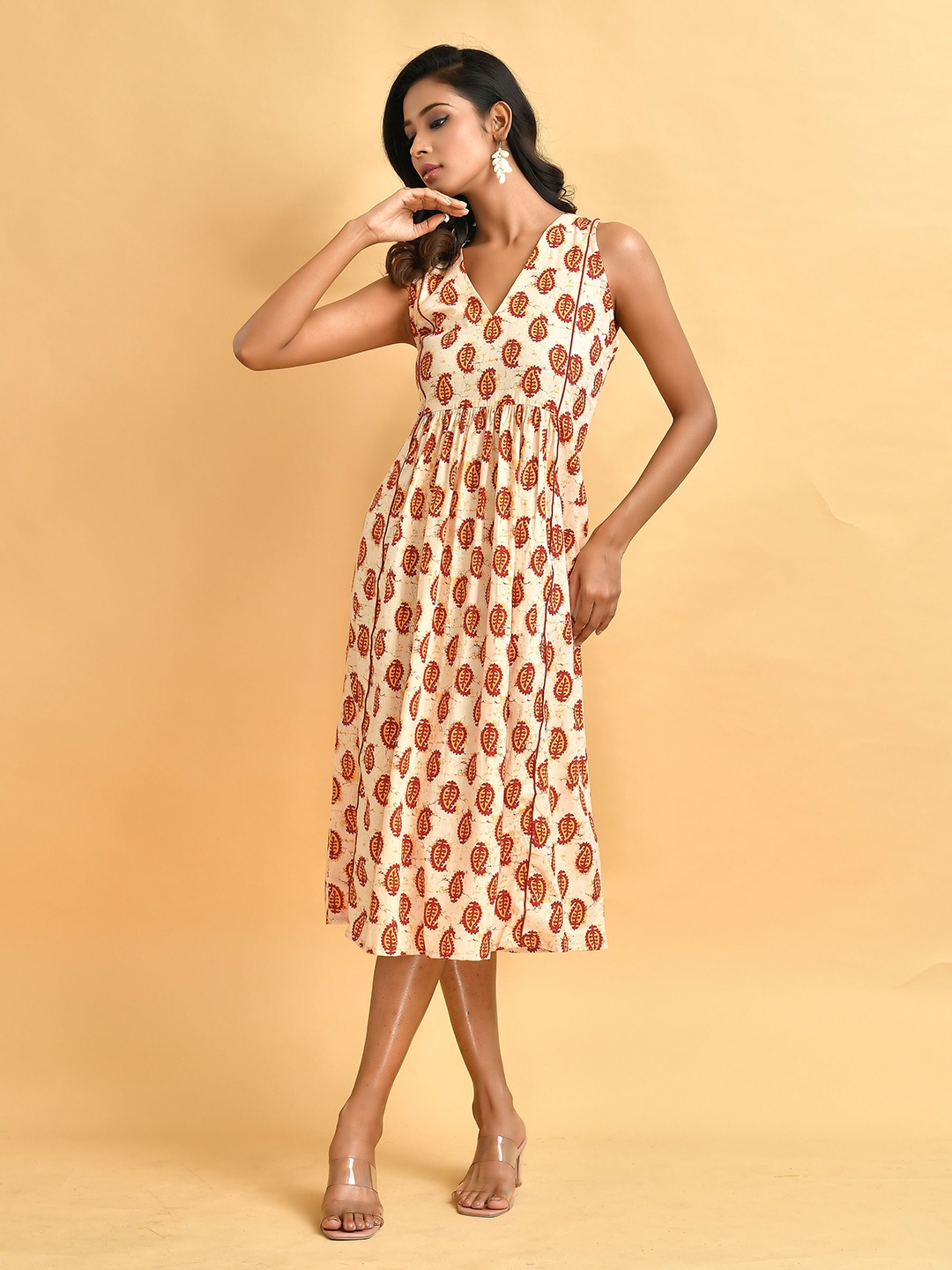 

Disli Ethnic Motifs Printed V-Neck Gathered Detailed A-Line Midi Dress, Cream