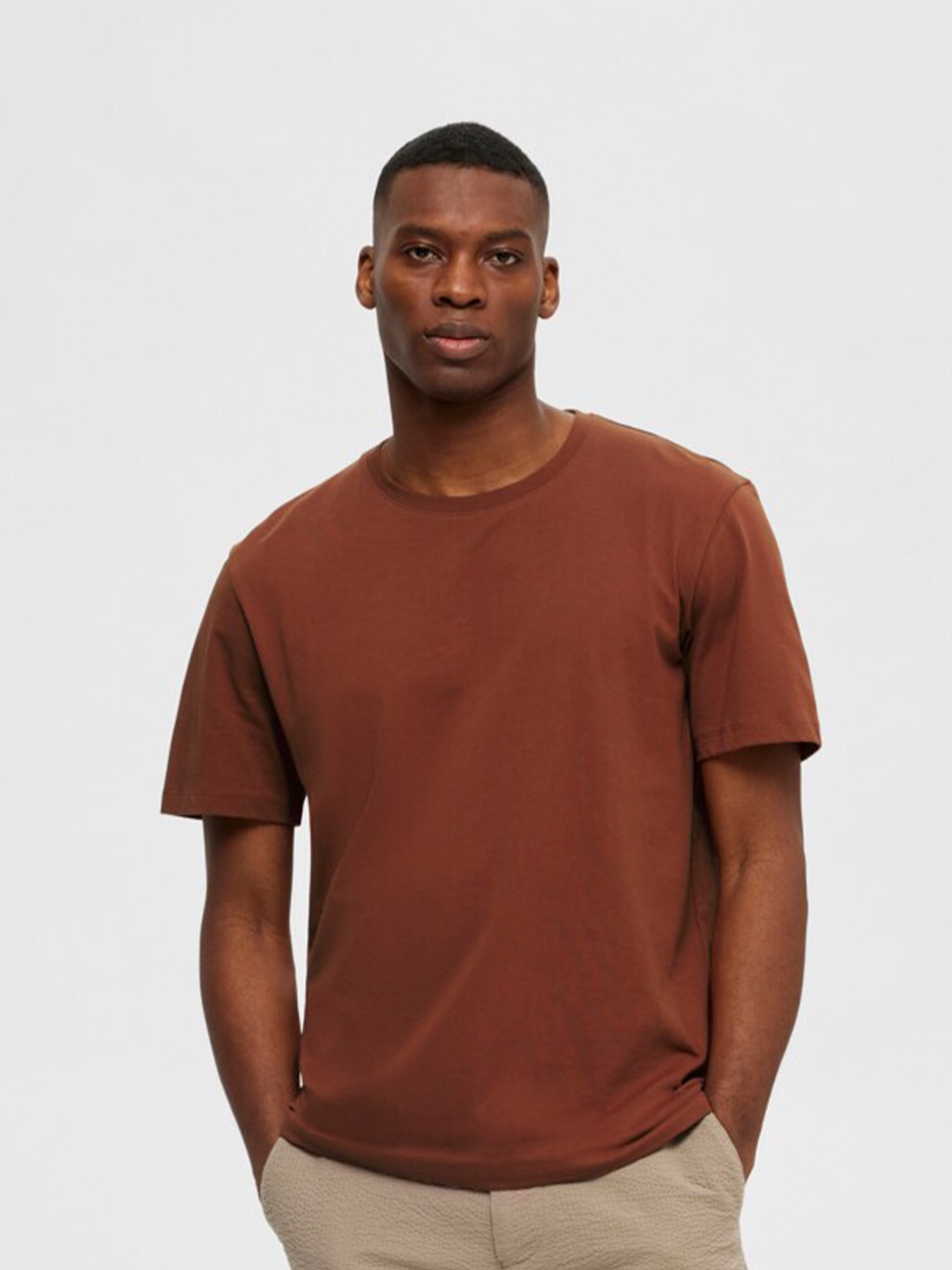 

SELECTED Round Neck short Sleeves Organic Cotton Slim Fit T-shirt, Brown