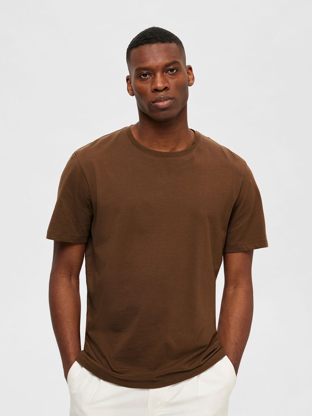 

SELECTED Round Neck short Sleeves Organic Cotton Slim Fit T-shirt, Brown