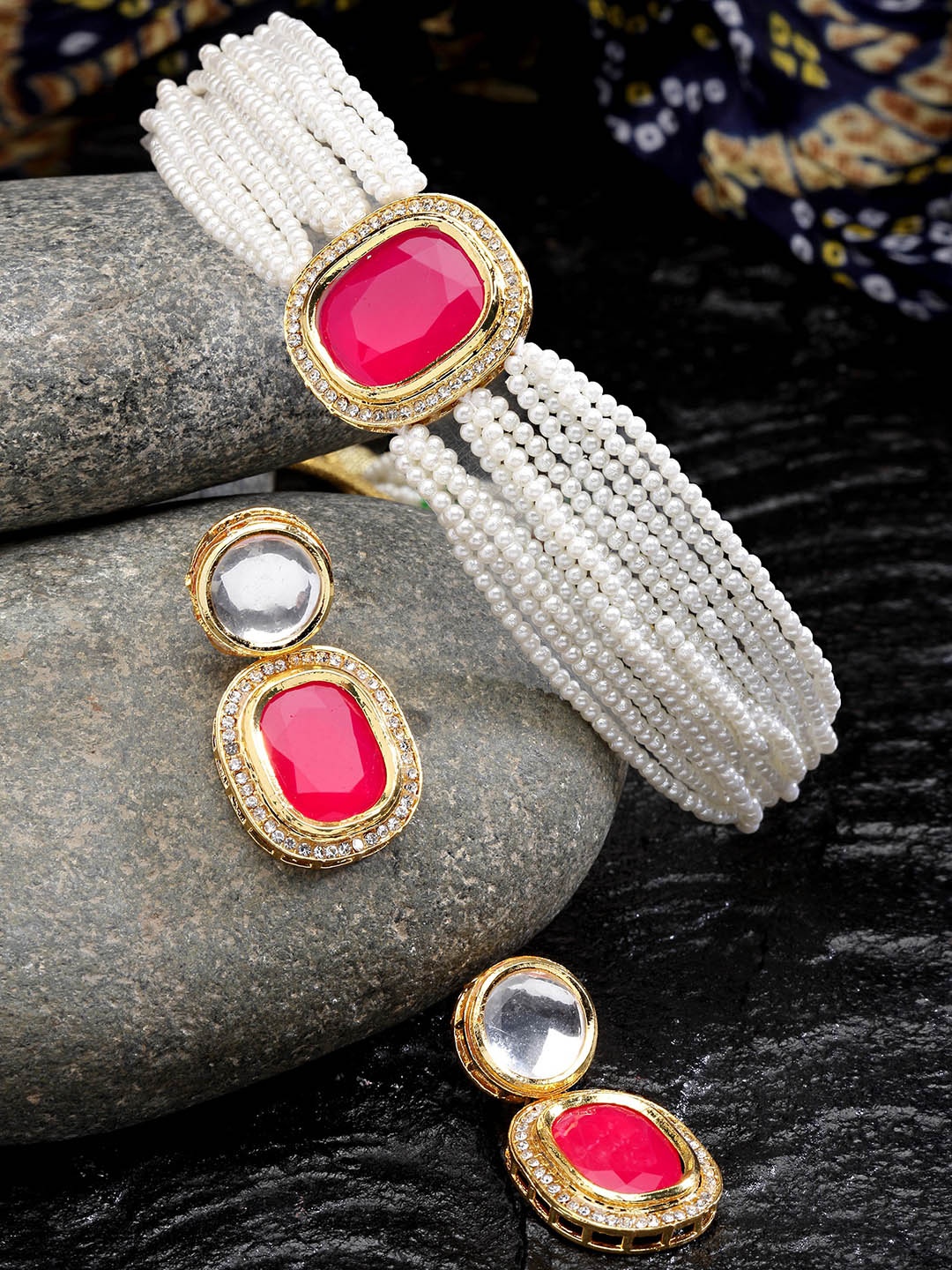 

KARATCART Gold Plated Kundan Studded & Beaded Jewellery Set