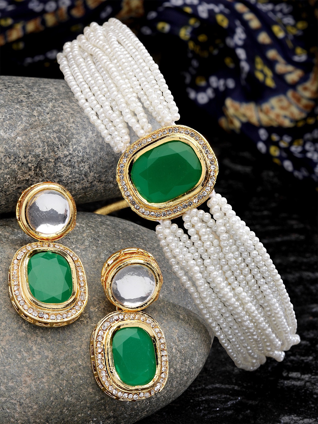 

KARATCART Gold-Plated Kundan Studded & Beaded Jewellery Set