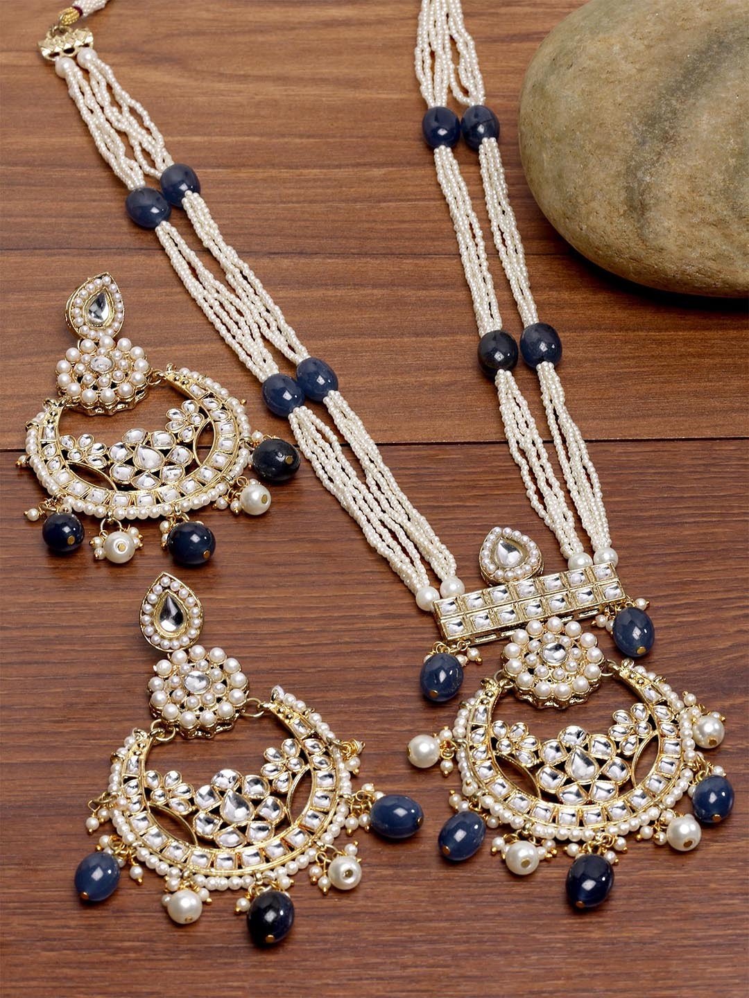 

KARATCART Gold-Plated Kundan-Studded & Beaded Jewellery Set