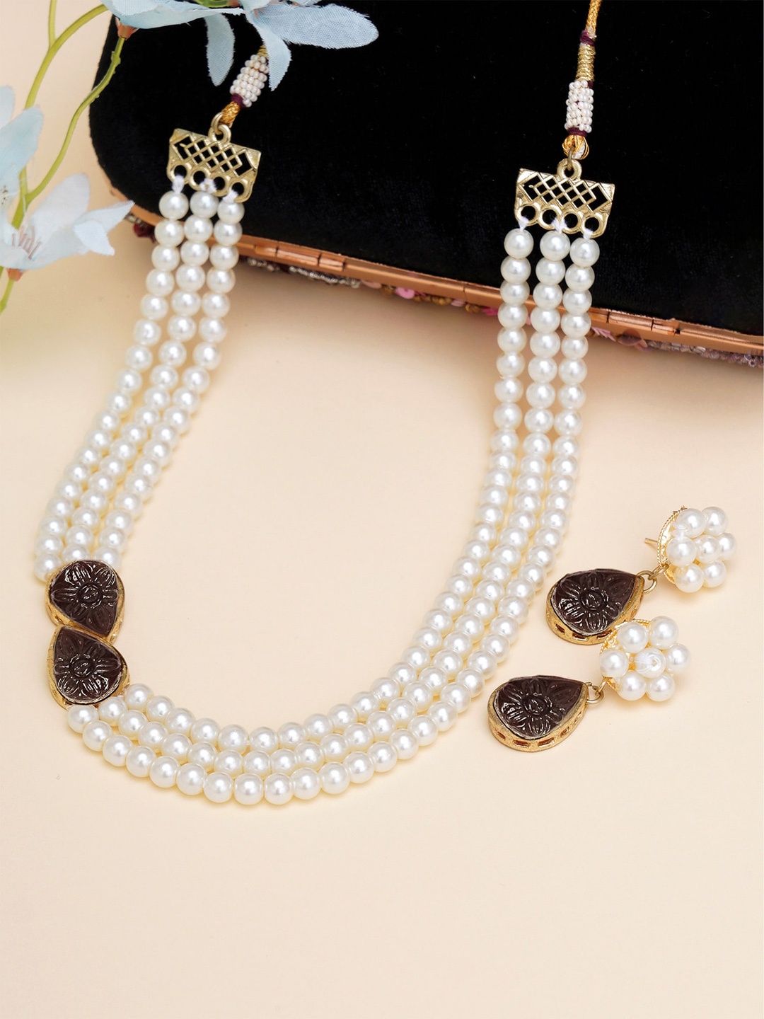 

KARATCART Gold-Plated Kundan-Studded & Beaded Jewellery Set