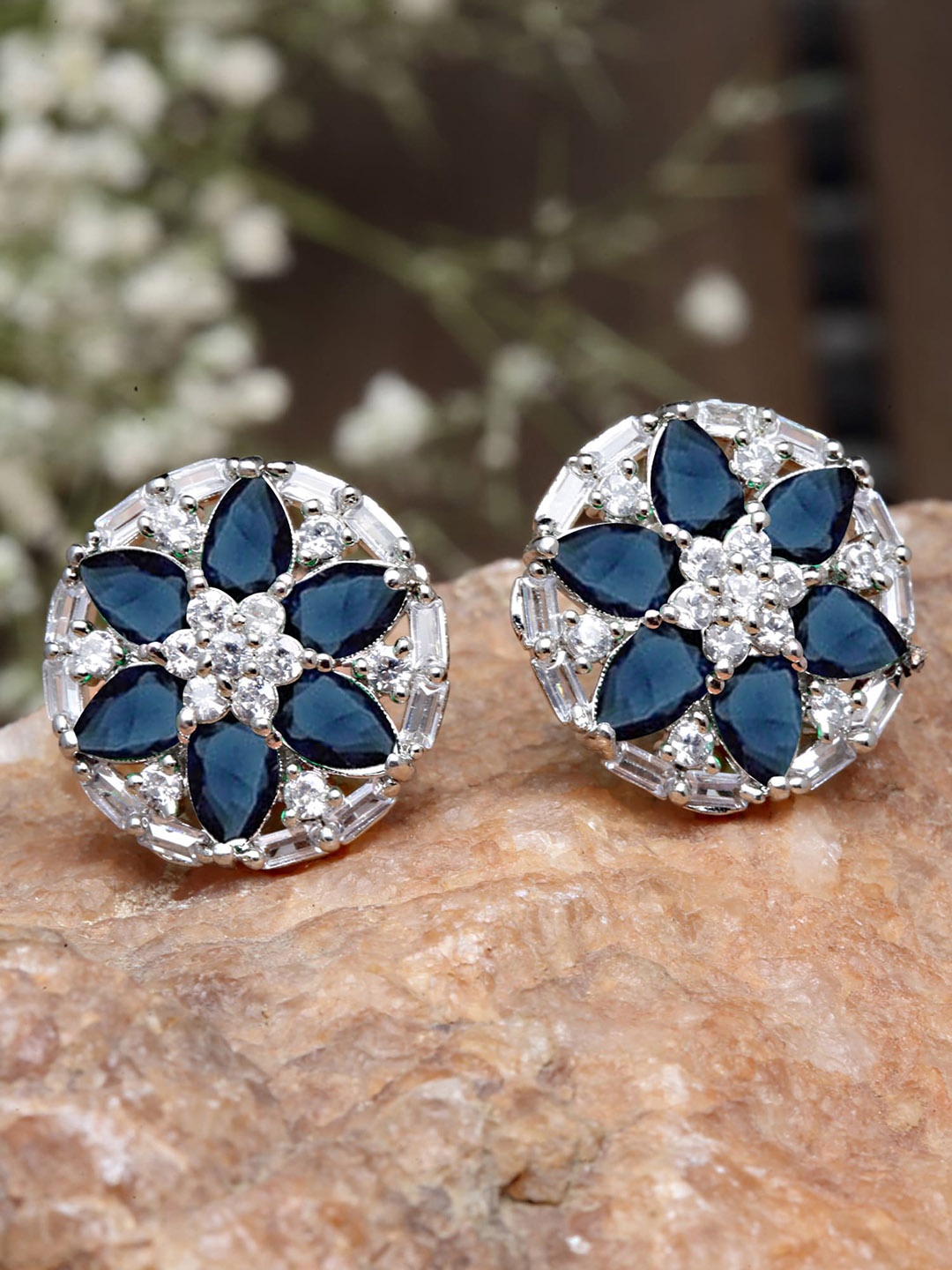 

KARATCART Silver-Plated Floral Studs Earrings