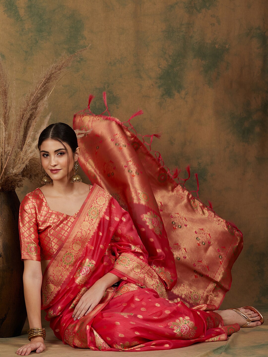 

Sangria Ethnic Motif Woven-Design Kanjeevaram Saree, Pink