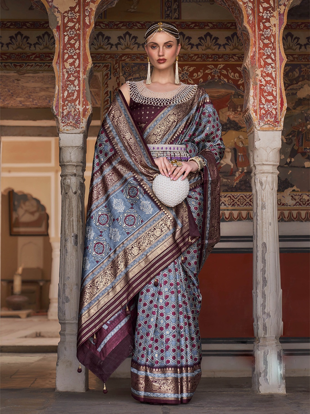 

Mitera Grey & Magenta Geometric Printed Zari Silk Blend Saree