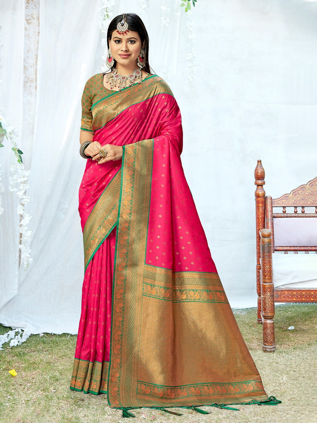 

Mitera Woven Design Saree, Pink