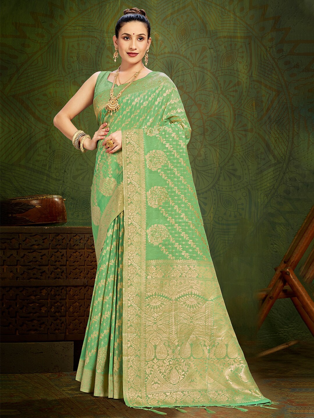 

Mitera Green & Gold-Toned Ethnic Motifs Woven Design Zari Saree