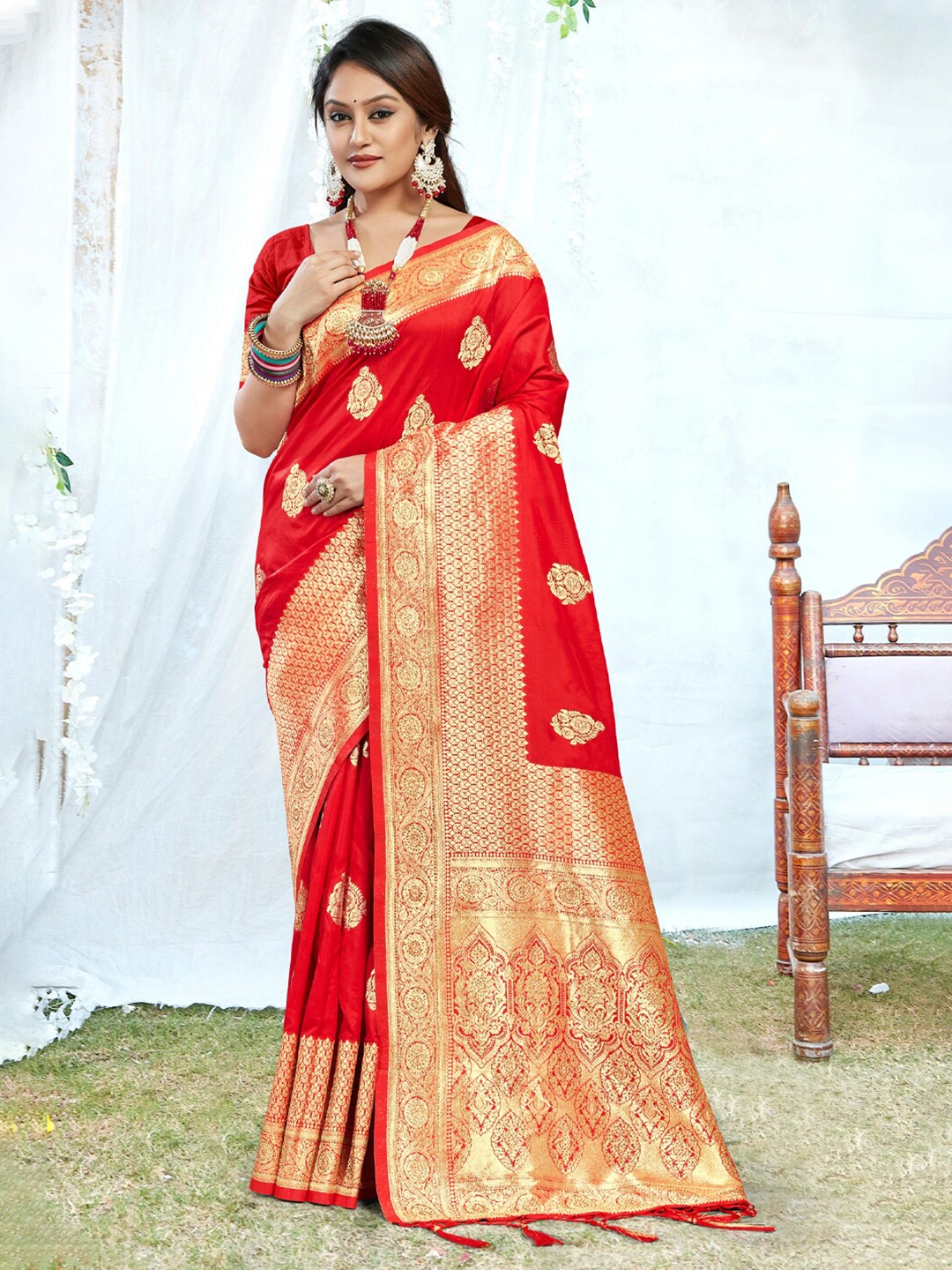 

Mitera Red & Gold-Toned Woven Design Zari Pure Silk Banarasi Saree
