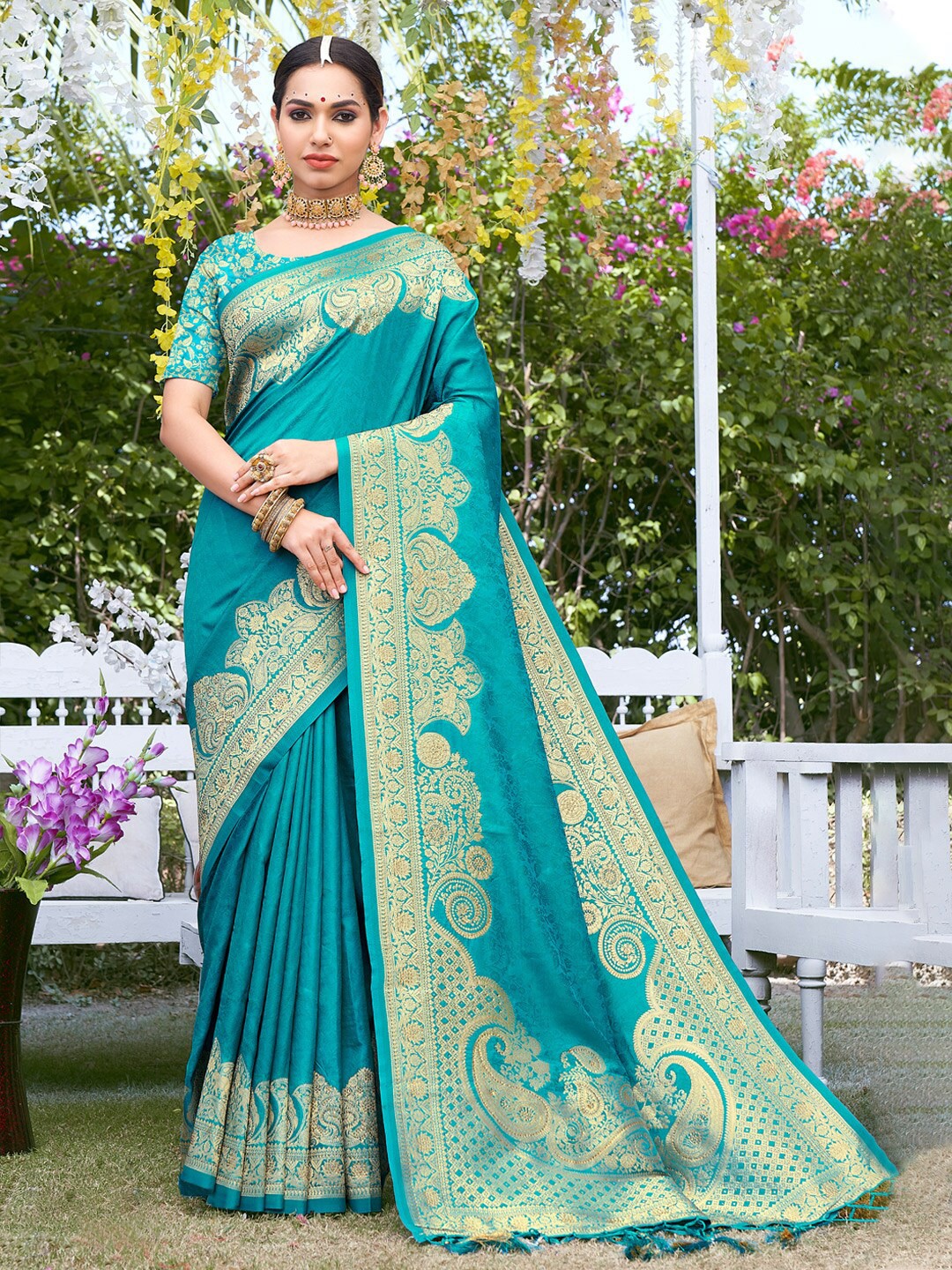 

Mitera Blue & Gold-Toned Ethnic Motifs Woven Design Zari Saree