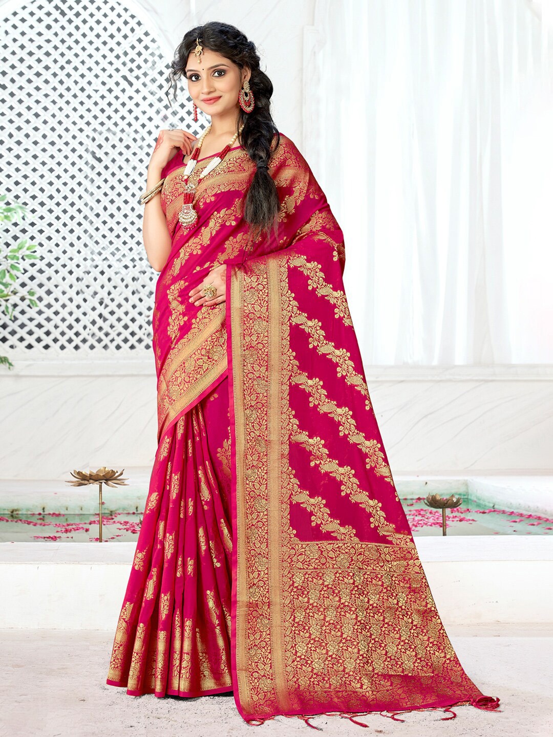 

Mitera Magenta & Gold-Toned Woven Design Zari Silk Blend Saree