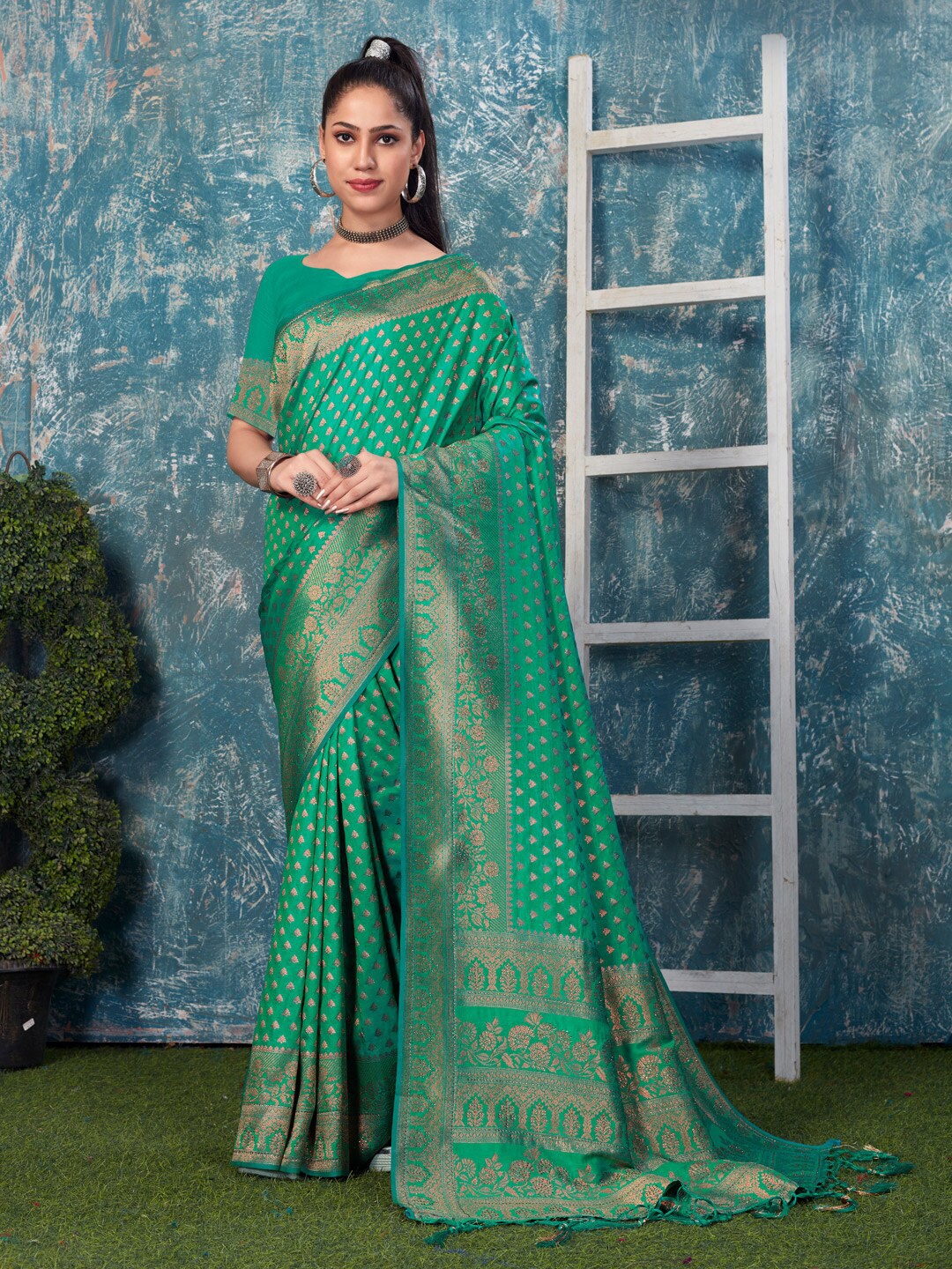 

Mitera Sea Green & Gold-Toned Ethnic Motifs Woven Design Zari Pure Silk Banarasi Saree