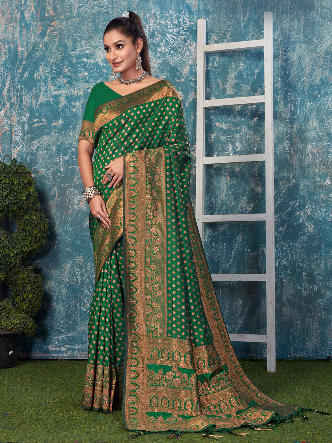 

Mitera Green & Gold-Toned Ethnic Motifs Woven Design Zari Pure Silk Banarasi Saree