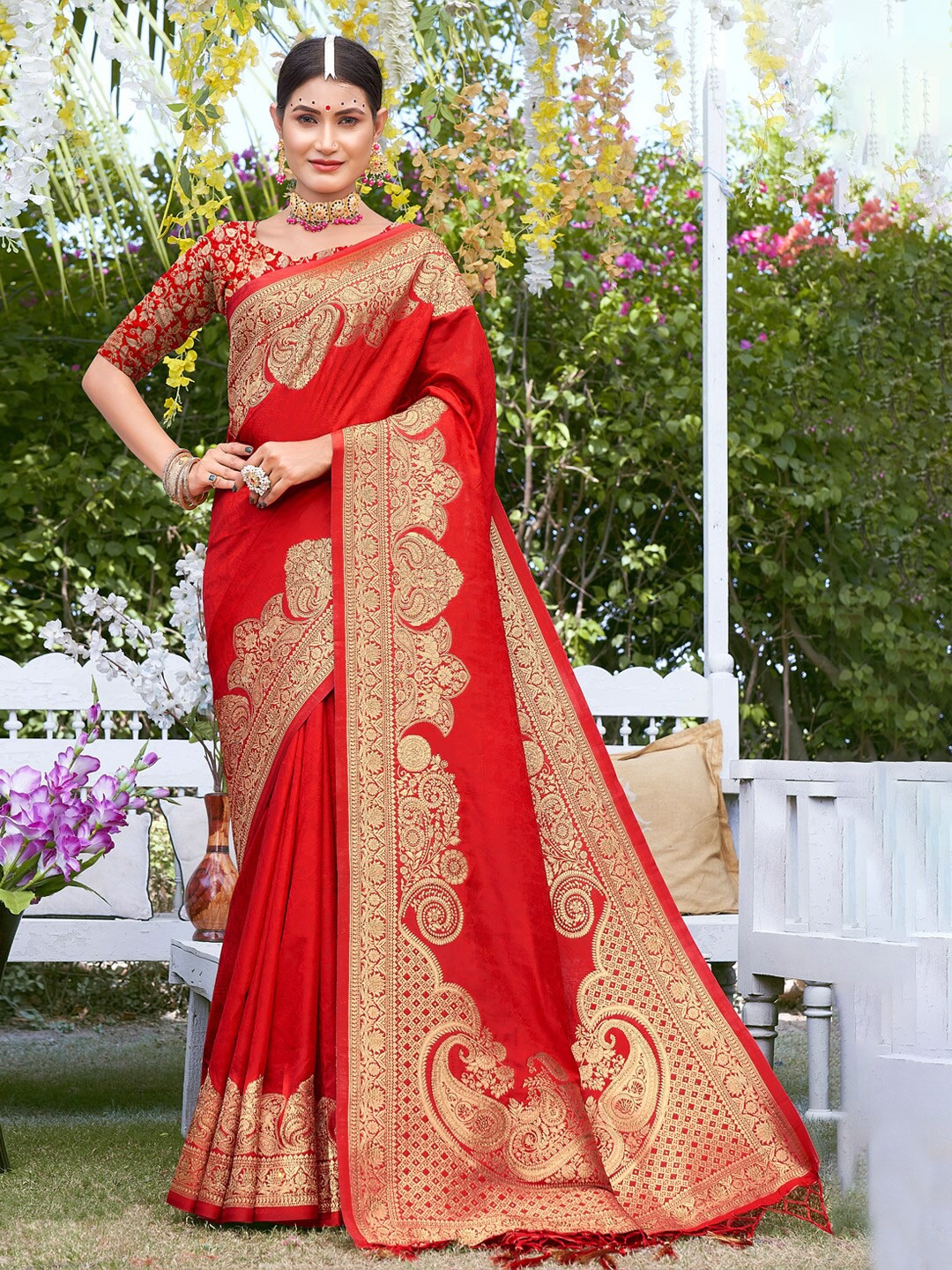 

Mitera Ethnic Motifs Woven Design Zari Silk Blend Saree, Red
