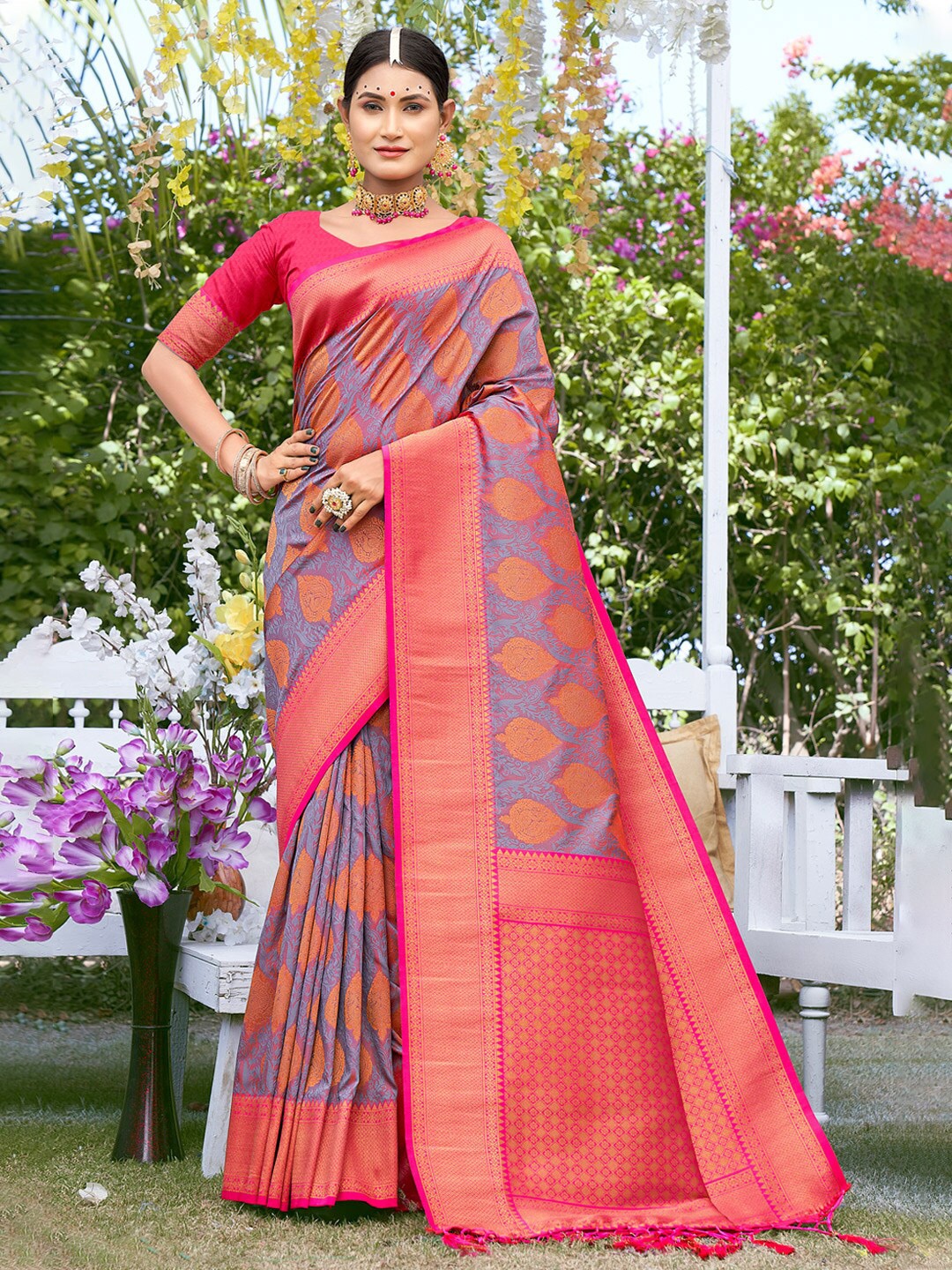 

Mitera Woven Design Zari Saree, Peach