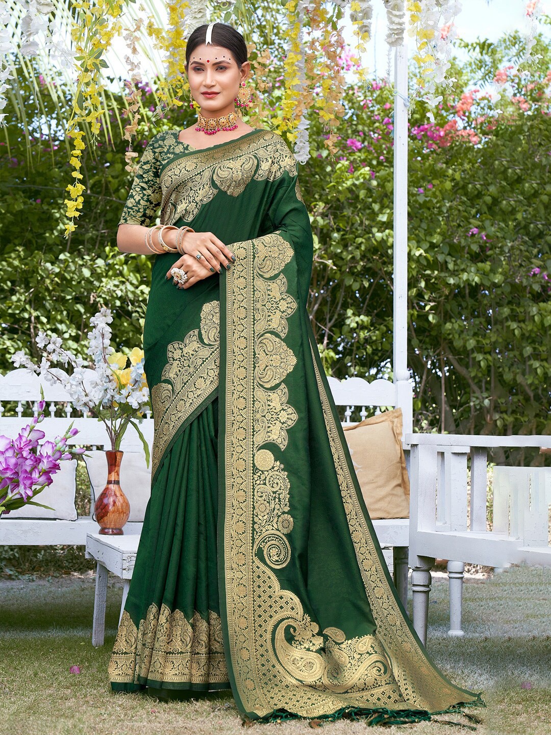 

Mitera Green & Gold-Toned Ethnic Motifs Woven Design Zari Saree