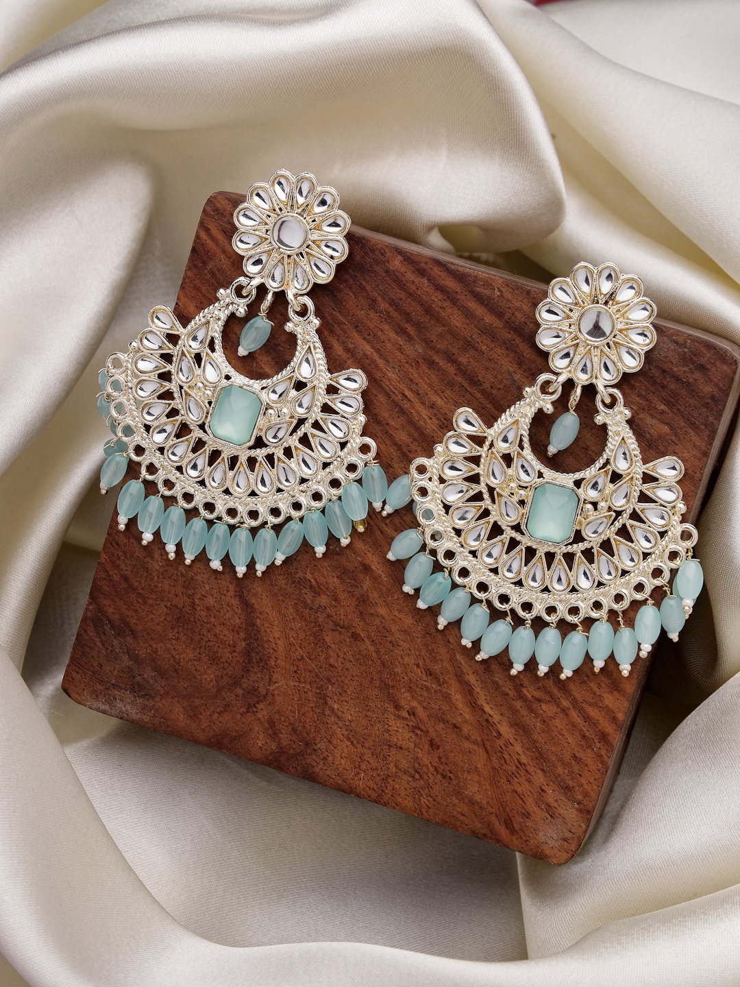 

Anouk Gold-Plated Crescent Shaped Chandbalis