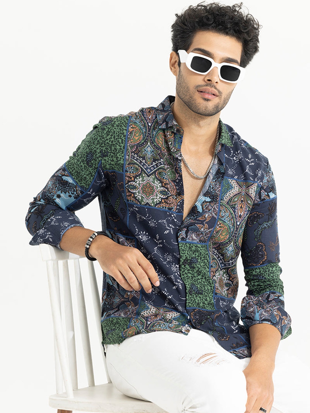 

Snitch Green Classic Ethnic Motifs Printed Slim Fit Casual Shirt