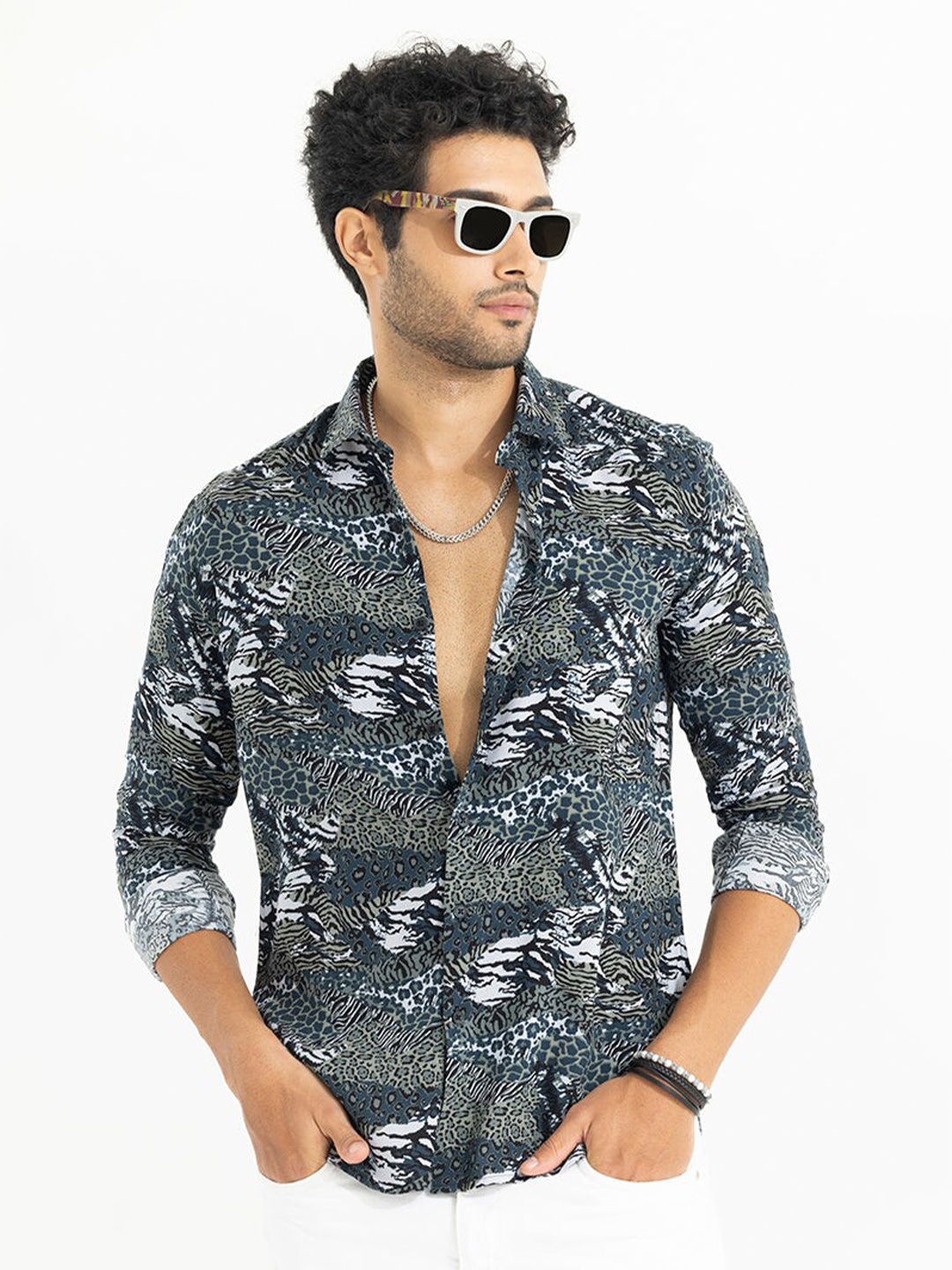 

Snitch Grey Abstract Printed Classic Slim Fit Casual Shirt