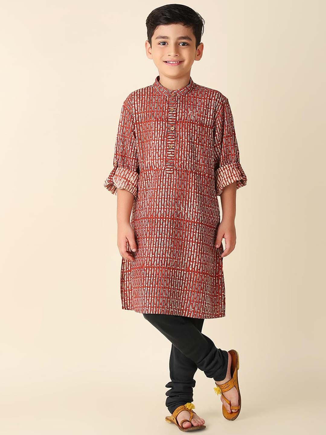 

Fabindia Boys Abstract Band Collar Roll-Up Sleeves Kurta, Red