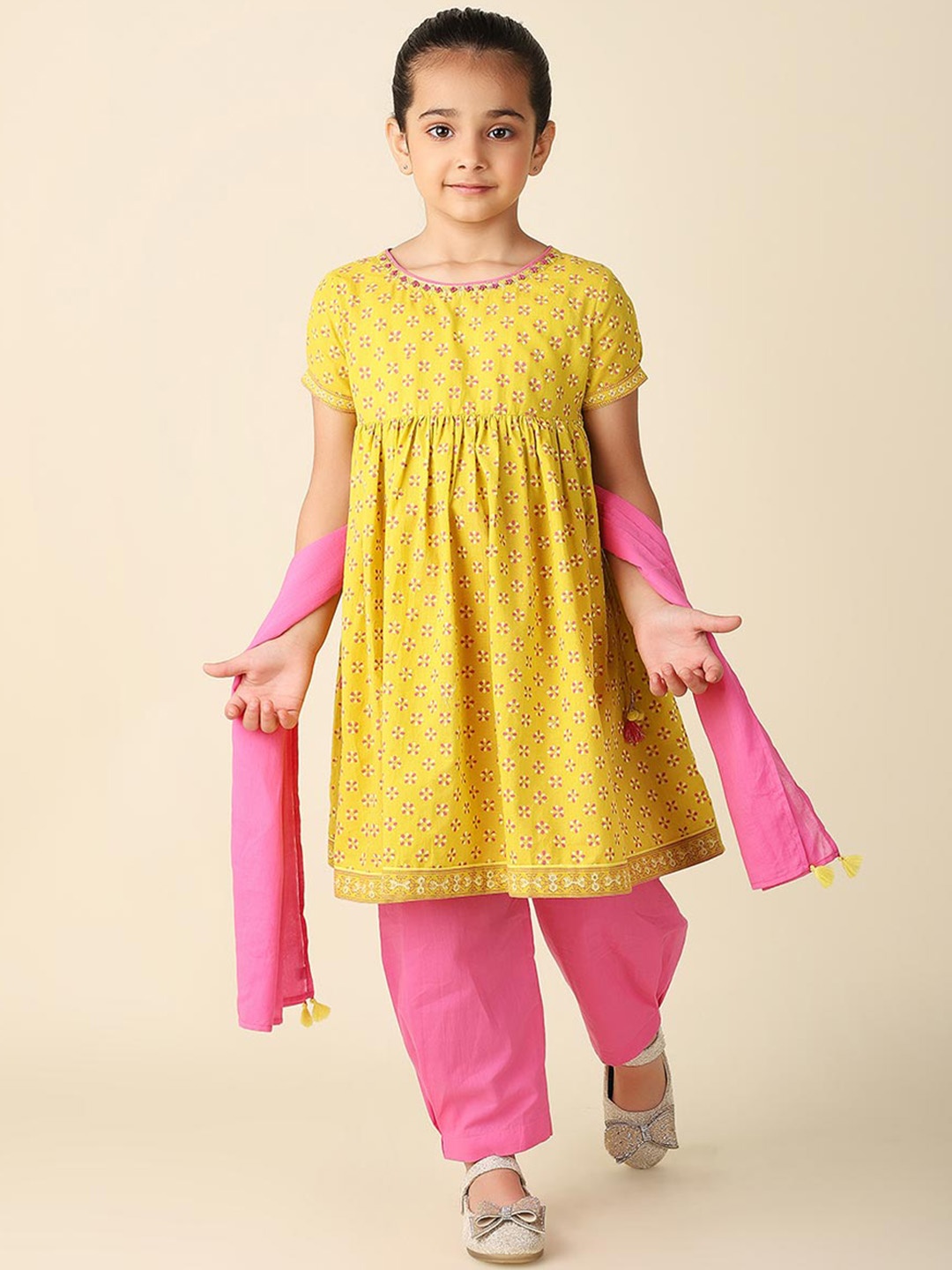 

Fabindia Girls Ethnic Motifs Printed Empire Pure Cotton Kurta with Salwar & With Dupatta, Green