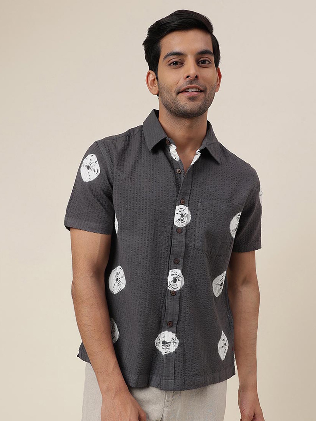 

Fabindia Geometric Printed Spread Collar Short Sleeves Cotton Casual Shirt, Grey