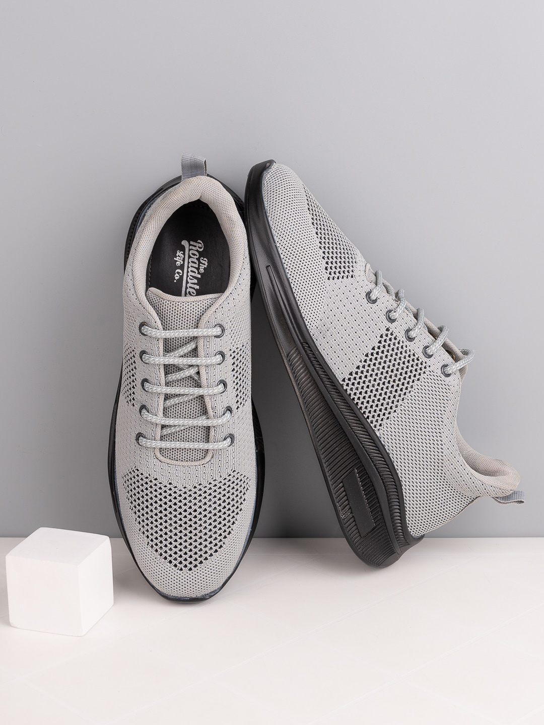 

The Roadster Lifestyle Co. Men Grey Textured Lightweight Comfort Insole Sneakers