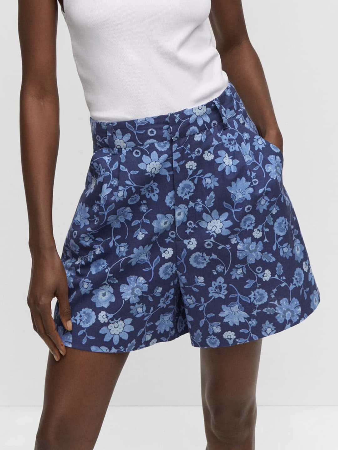 

MANGO Women Floral Printed Cotton Linen Shorts, Blue