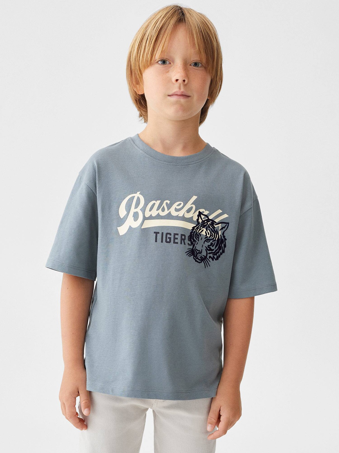 

Mango Kids Boys Pure Cotton Typography Printed Drop-Shoulder Sleeves T-shirt, Grey