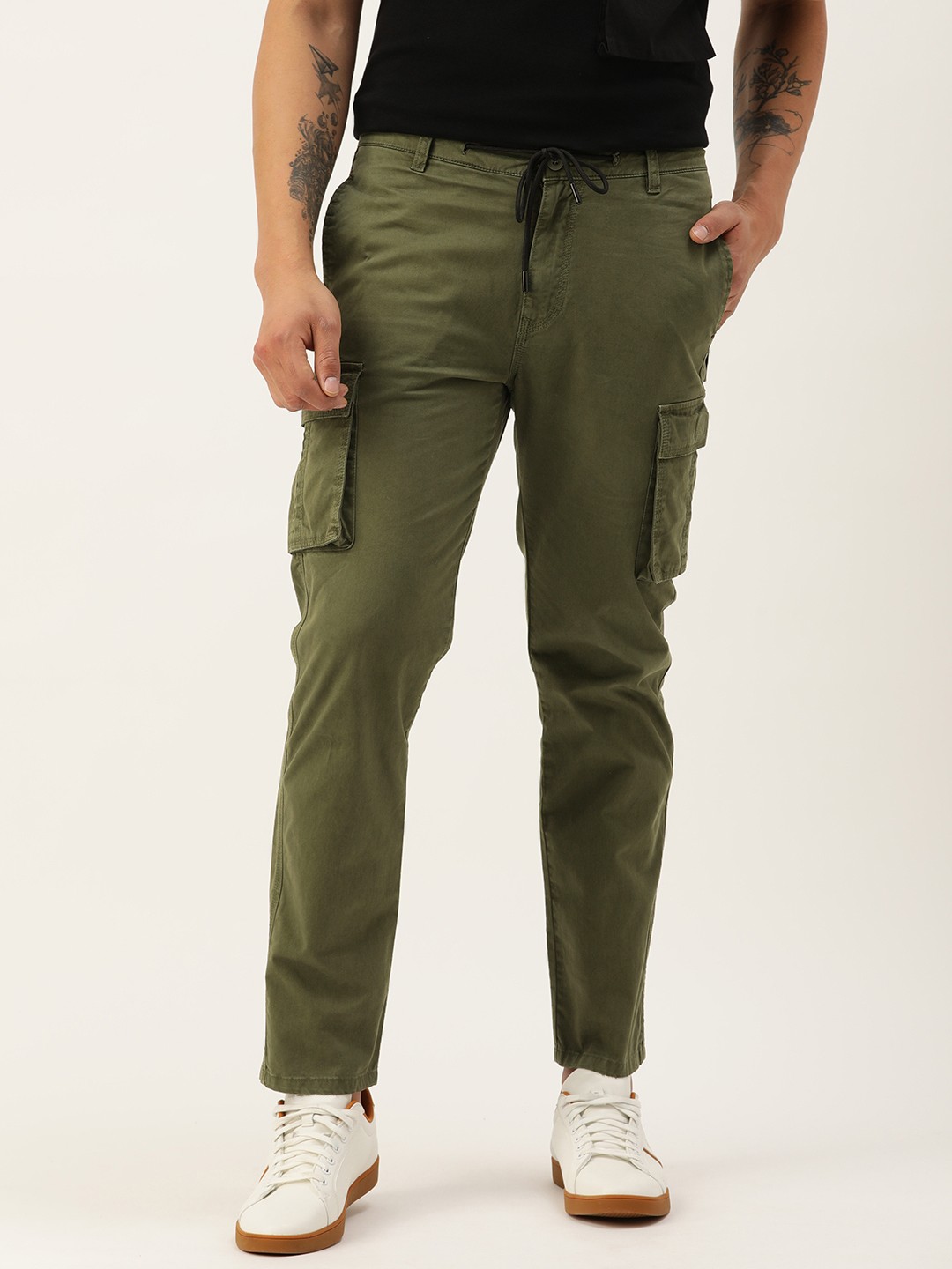 

Bene Kleed Men Solid Regular Fit Cotton Lycra Cargos with contrast bartack, Olive