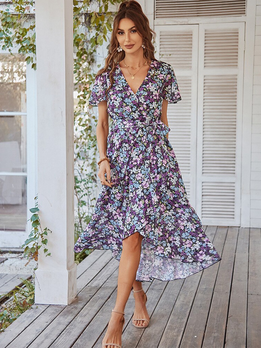 

BoStreet Black Floral Printed Flared Sleeve Tie Up Wrap Dress