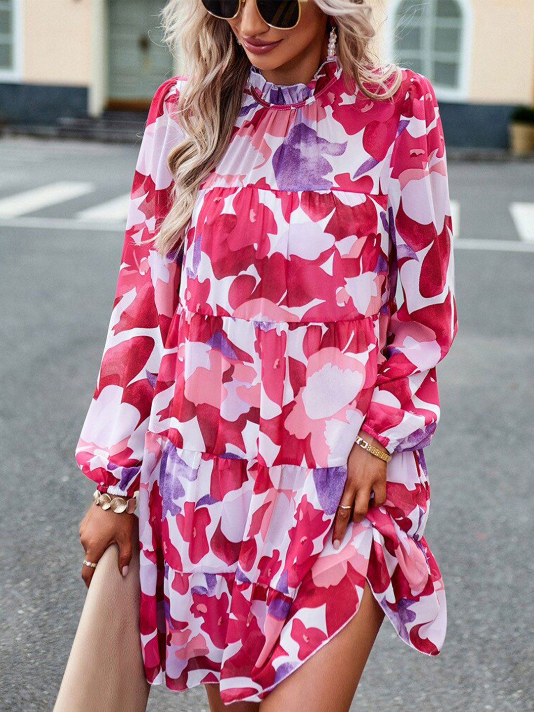 

BoStreet White & Red Floral Printed Tie-Up Neck Puff Sleeve Tiered A-Line Dress