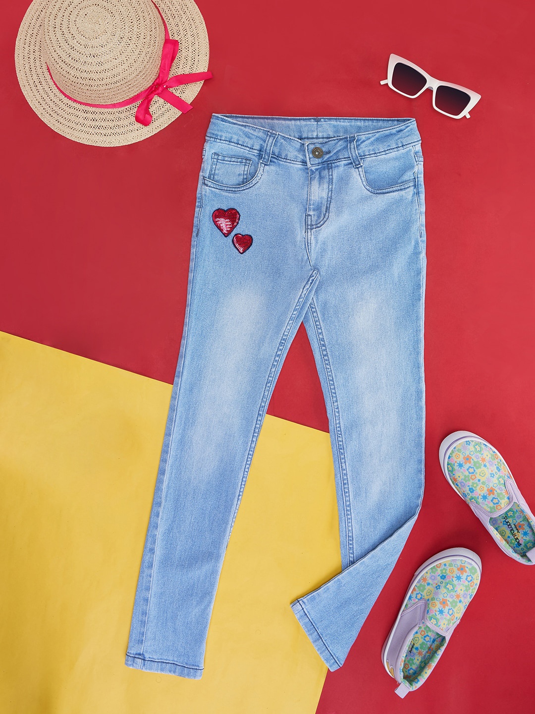 

Pantaloons Junior Girls Blue Regular Fit Mid-Rise Heavy Fade Jeans