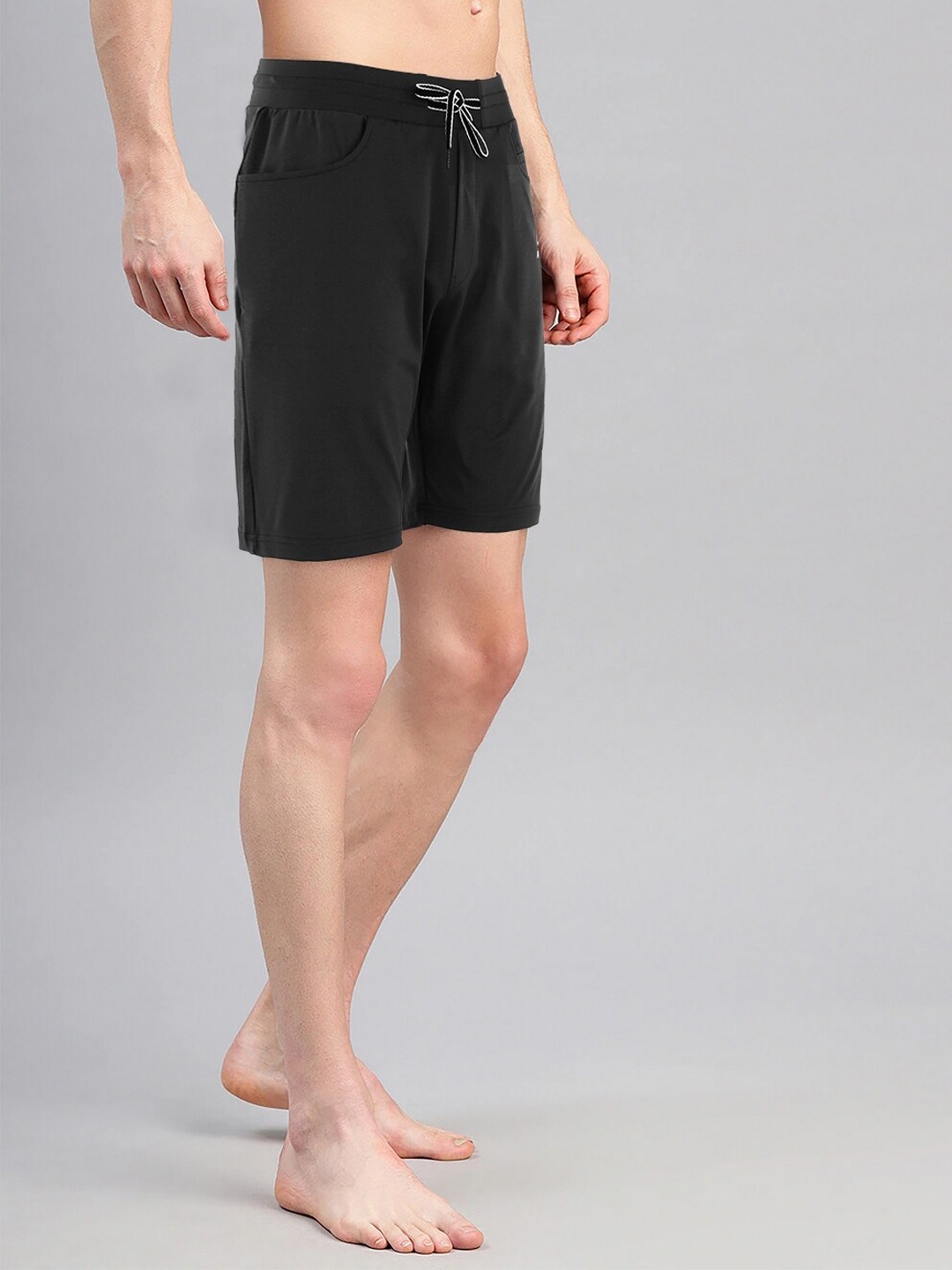 

AVOLT Men Slim Fit Rapid-Dry Shorts, Black