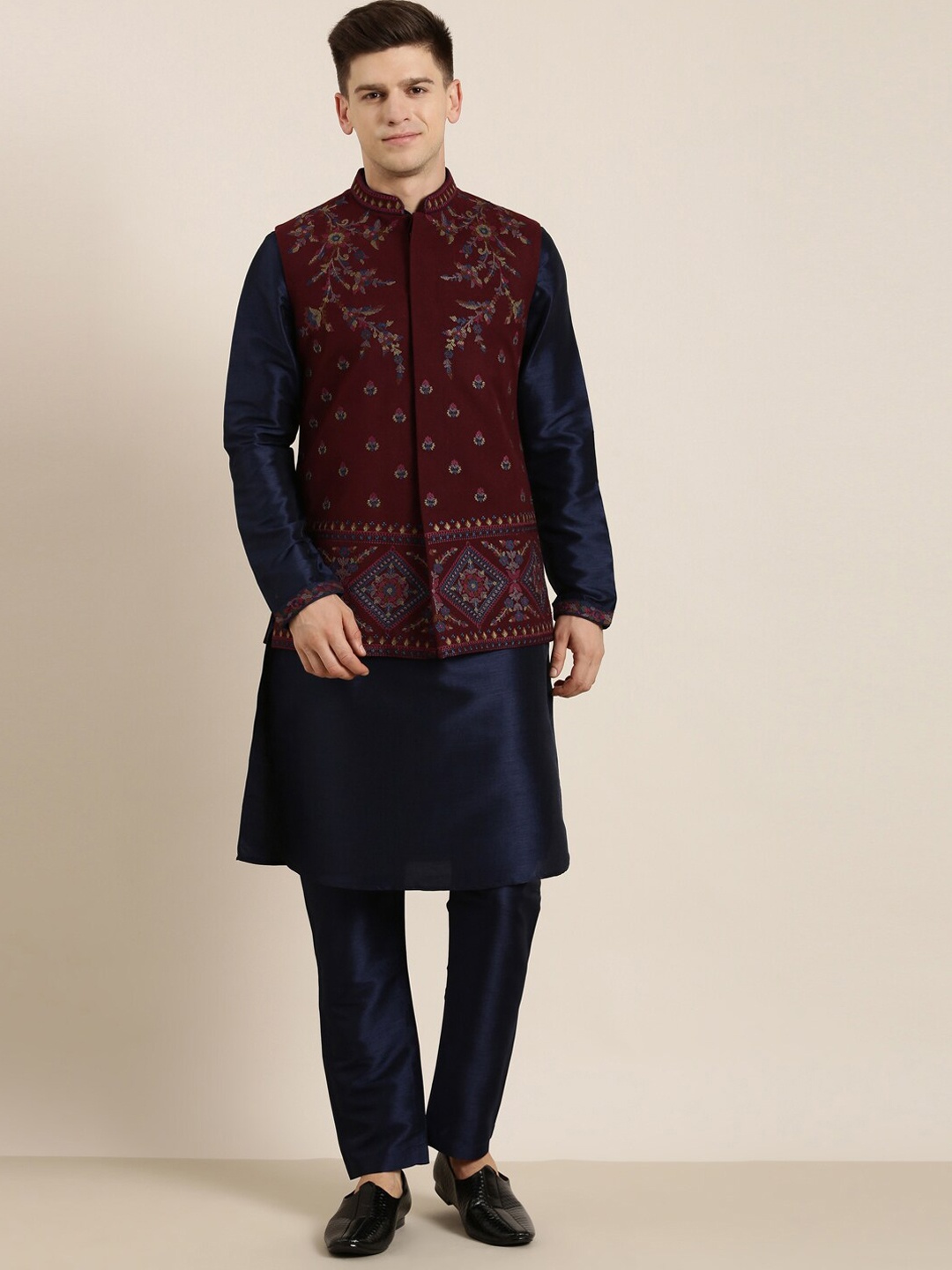 

TheEthnic Co Floral Printed Regular Kurta with Trousers & Nehru Jacket, Blue