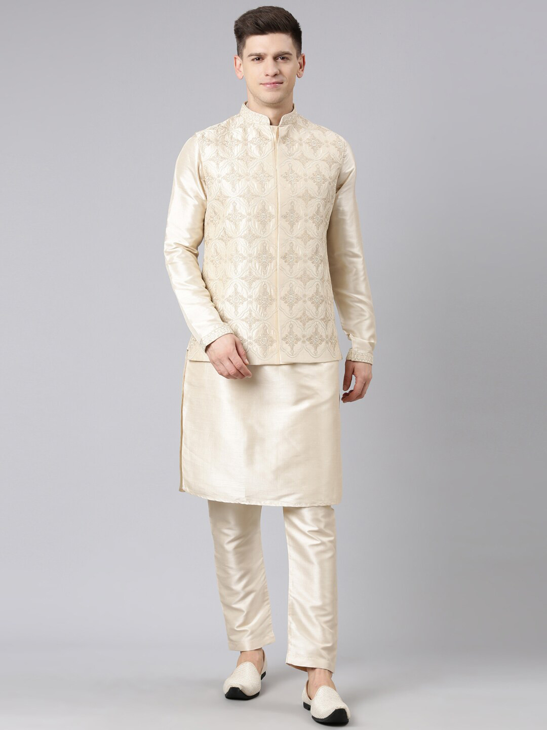 

TheEthnic Co Ethnic Motifs Embroidered Regular Kurta with Trousers & TNehru Jacket, Beige